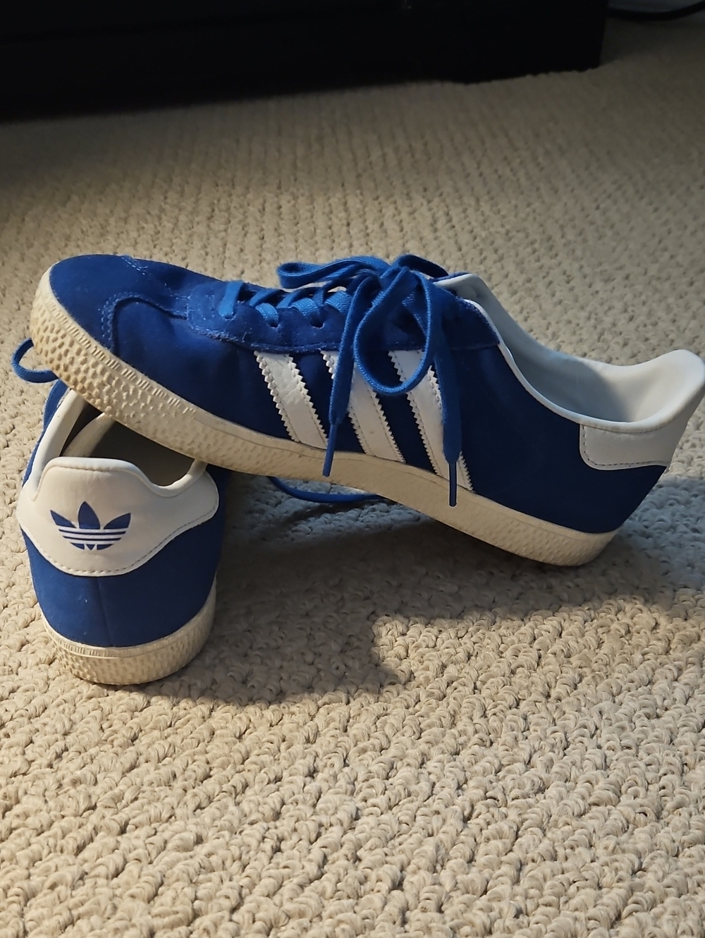 Adidas Classics Men’s Blue Suede Sneakers with White Stripes Sz 5.5 Womens Sz 7.